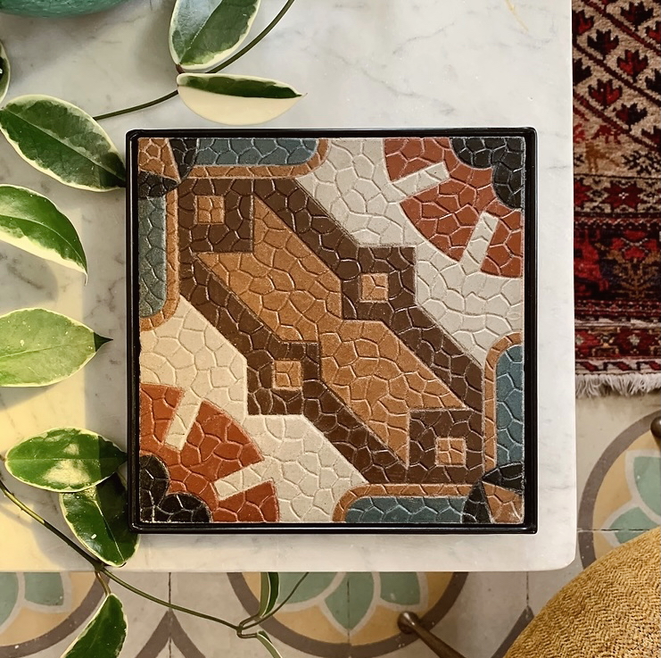  The Sqallija Terracotta set of Lazarus Tiles was salvaged from Triq San Pawl, San Pawl il-Baħar. These three-dimensional tiles are known locally as Ta' Palermo as they were a style popular with the Sicilian nobility who used them extensively throughout their palazzos and of which many were used in their Maltese residences. One can still see this style of encaustic tile in several locations, most notably Villa Messina, the country house of the Count of Messina.